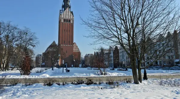 Elbląg: Co zobaczyć? Unikalna starówka, Kanał Elbląski, Bażantarnia