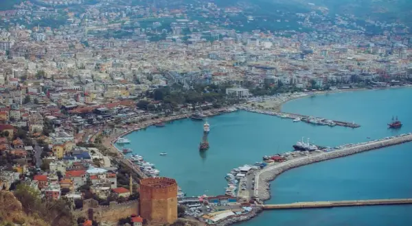 Antalya: Co zwiedzić poza plażami? Niezapomniane atrakcje i wskazówki