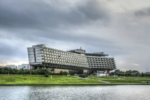 Hotel Forum: Prawdziwe powody zamknięcia i walka o ikonę Krakowa